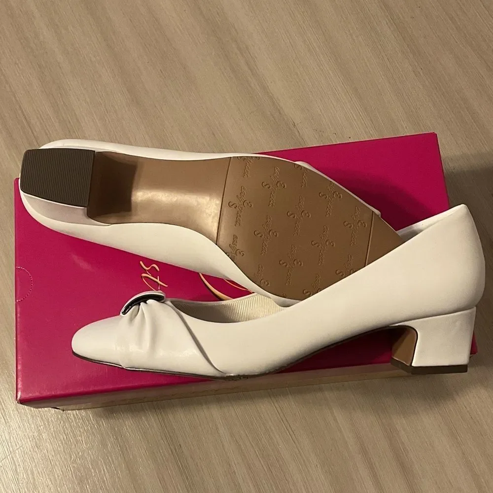 Easy Street Women's White Bow heeled slip-ons - Picture 5 of 5